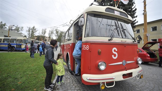 Pi dni otevench dve v jihlavskm dopravnm podniku si mohli zjemci prohldnout staik autobusy a trolejbusy. Nkter z nich dopravce dokonce nasadil i na mimodn retro linky.