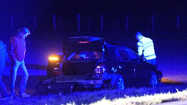 U Lechovic na Znojemsku veer havarovalo auto s lovkem, kter pat mezi osoby chrnn polici. Pi nehod se dajn lehce zranil ministr zahraninch vc Lubomr Zaorlek.