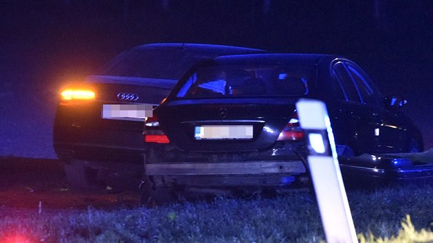 U Lechovic na Znojemsku večer havarovalo auto s člověkem, který patří mezi osoby chráněné policií. Při nehodě se údajně lehce zranil ministr zahraničních věcí Lubomír Zaorálek.