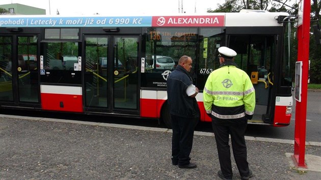 idie autobusu napadl mu francouzskmi holemi (12.9.2017)