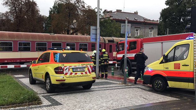 Poblíž Hradčanské se na železničním přejezdu střetl vlak s osobou (14.9.2017)