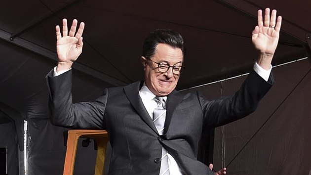 Modertor Stephen Colbert uvdl televizn ceny Emmy 2017