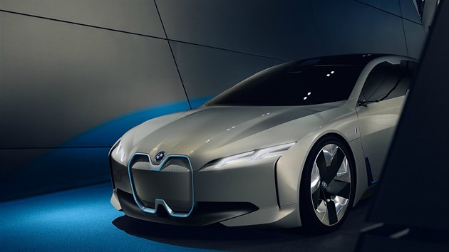 BMW Group pedstavila ve Frankfurtu BMW i Vision Dynamics - slibuje nov poitek z elektroauta.