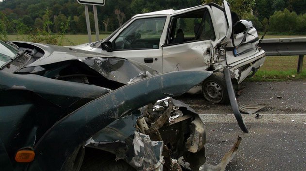 Škoda na obou autech podle dopravních policistů malá nebude. (19. září 2017)