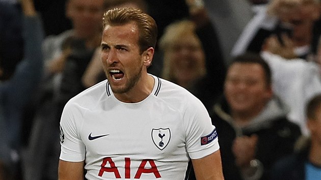 tonk Harry Kane se raduje z druhho glu Tottenhamu v zpasu s Dortmundem.