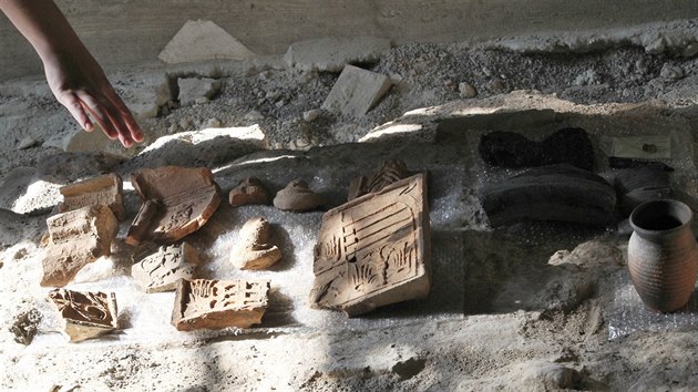 V�bec poprv� lid� do M�llerova domu nahl�dli o uplynul�m v�kendu d�ky Dn�m evropsk�ho d�dictv�. Dal�� n�v�t�vn�ky stavba p�iv�t� a� p��t� rok, kdy u� budou jej� opravy u konce.