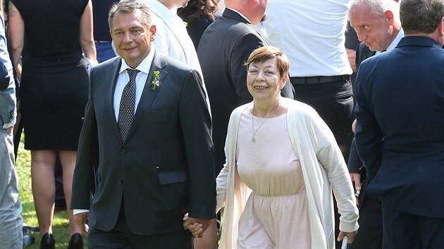 Jiří Paroubek a jeho exmanželka Zuzana na svatbě syna Jiřího (9. září 2017)