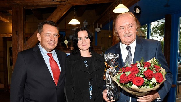 Ji�� Paroubek, Gabriela Kal�bkov� a oslavenec Franti�ek Jane�ek (14. z��� 2017)