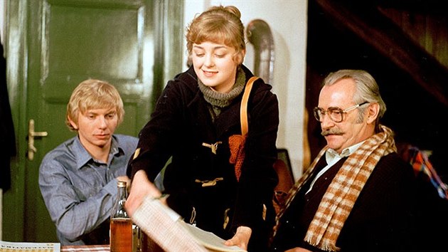 Miroslav Vladyka, Veronika Žilková a Jiří Sovák v seriálu My všichni školou povinní (1984)