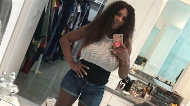 Serena Williamsová se pochlubila, že dva týdny po porodu oblékla své kraťasy.