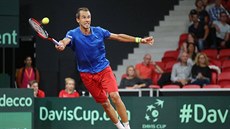 Tenista Luká Rosol v souboji o udrení v elitní skupin Davis Cupu v...