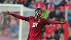 Obránce Sparty Costa své emoce p�i derby pra�ských �S� neskrýval...