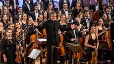 Tomá Netopil ídil na Dvoákov Praze Essenské filharmoniky.