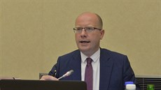 Premiér Bohuslav Sobotka na jednání vlády, které rozhodlo o navý�ení plat�...