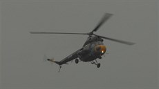 Nad monovským letitm se v nedli proletl víceúelový uitkový vrtulník Mi-2.