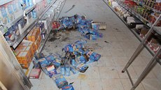 Mladík zapálil v perovském supermarketu s pomocí tuhého podpalovae zboí v...