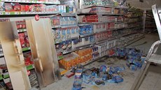 Mladík zapálil v p�erovském supermarketu s pomocí tuhého podpalova�e zbo�í v...