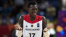 Nmecký rozehráva Dennis Schröder se diví.