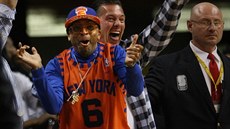 Spike Lee, skalní fanoušek NY Knicks, se v posledních měsících nechává v...