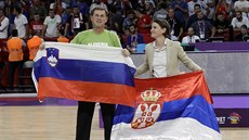 Slovinská vlajka v rukou premiéra Mira Cerara se dostala vý ne ta srbská,...