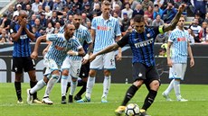 Mauro Icardi z Interu Milán stílí gól.