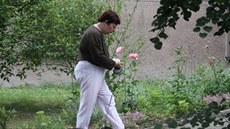 Zuzana Paroubková na procházce se svým jezev�íkem Andym (2008)