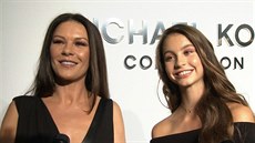 Catherine Zeta-Jonesová a její dcera Carys Zeta Douglasová (New York, 13. září...