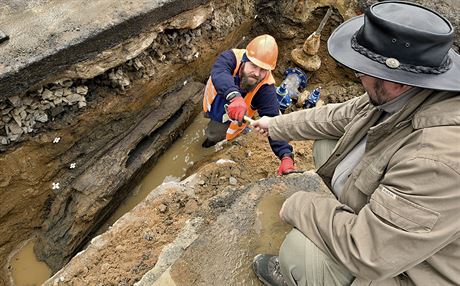 U poátky archeologického výzkumu v Jablonném pináejí první nálezy.