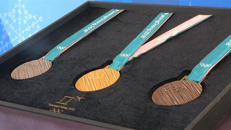 Odhalenm medail, kter budou symbolem her v Pchjongchangu, byla olympida...