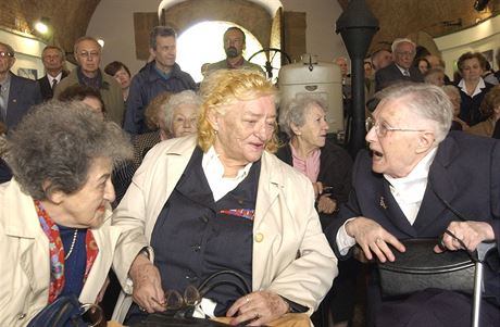 Marie Kvapilová (uprosted) na archivním snímku z roku 2005. Vlevo je dalí...
