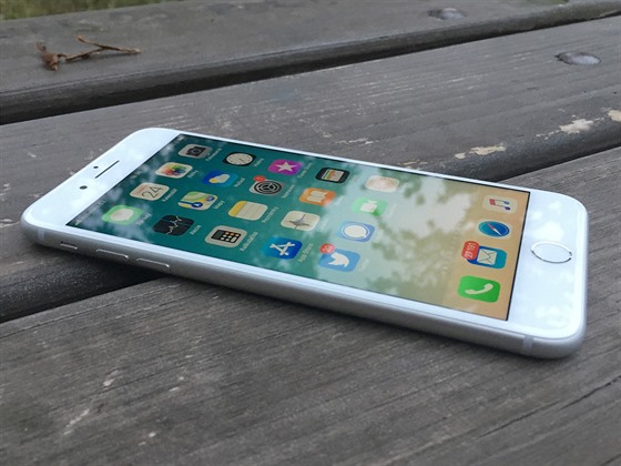 Apple nebude moci patrně dovážet některé iPhony, které vyrábí v Číně. Ilustrační snímek