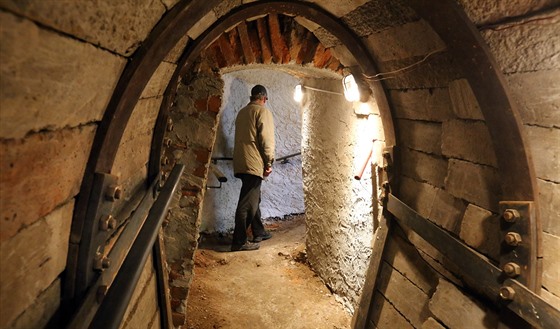 Díky projektu Brána do nitra zem je zpístupnno podzemí Komorní hrky, jedné z nejmladích sopek stední Evropy.