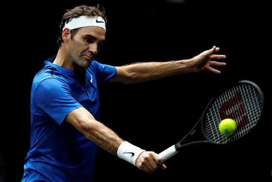 BEKHEND. Roger Federer v utkání Laver Cupu.