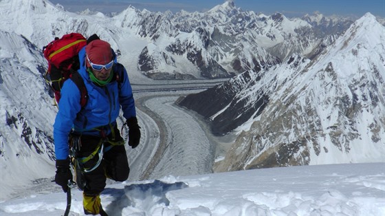 Zdolávání hory alpským stylem trvalo horolezcům devět dní. Lezli bez fixních...