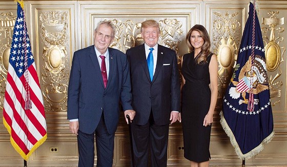 Prezident Miloš Zeman s prezidentem USA Donaldem Trumpem a jeho manželkou...