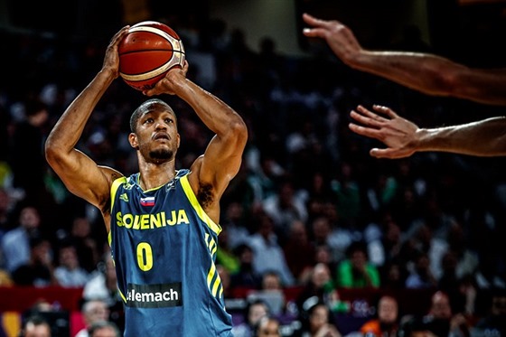 Anthony Randolph ve slovinském dresu stílí v semifinále EuroBasketu na...