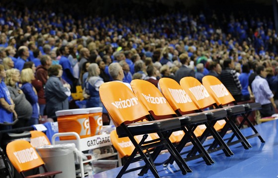 Basketbalistky Los Angeles Sparks ve finále WNBA vynechávají americkou hymnu.