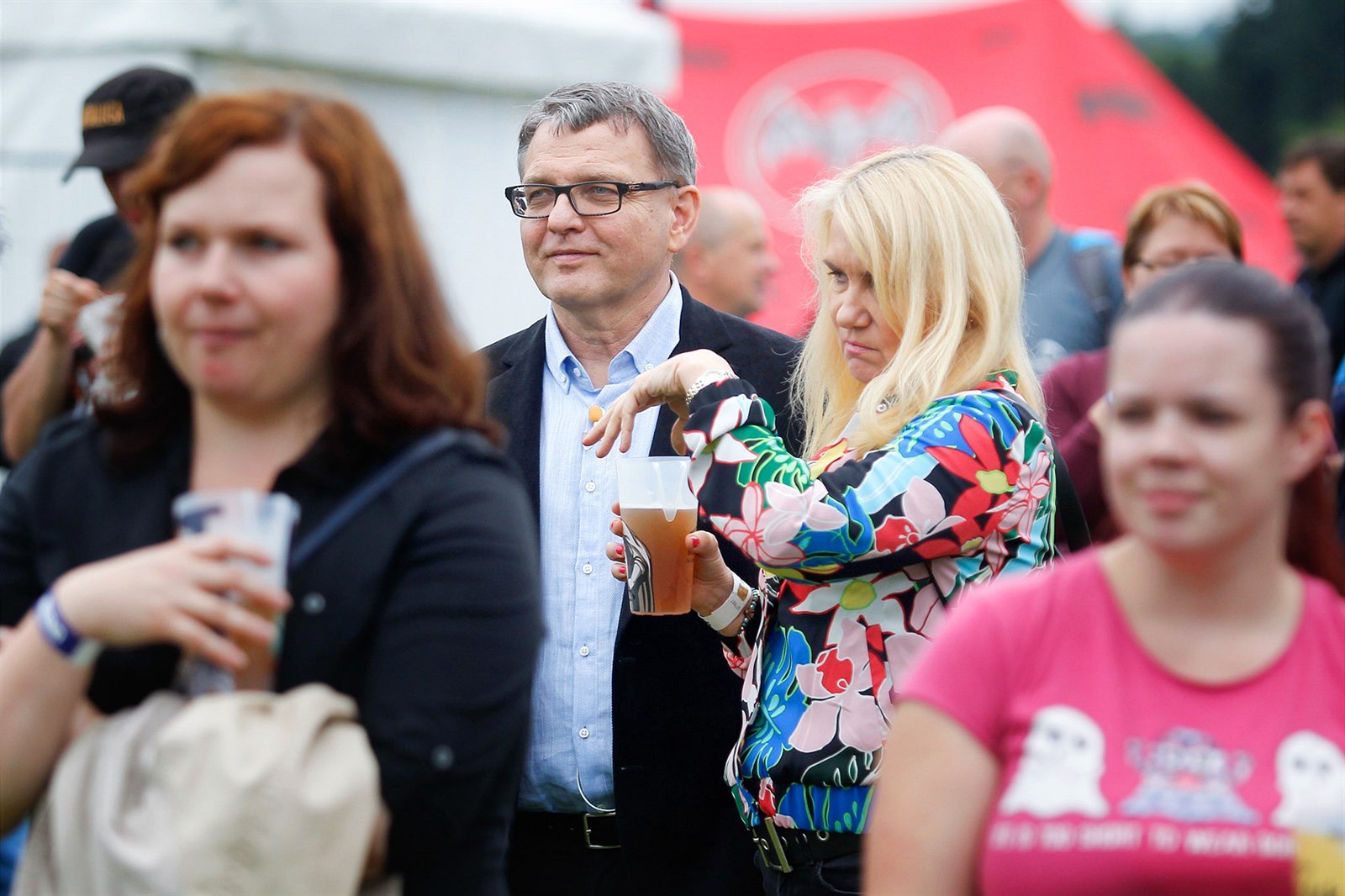 Výsledek obrázku pro Lubomír Zaorálek a Šárka Bednářová na hudebním festivalu Benátská! v libereckém areálu Vesec (27. července 2017)… Autor: Vít Černý, ČTK