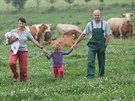 Cestovatel Vítězslav Dostál s rodinou na své farmě v rodném Hlubočci na...