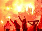 FOTBALOVÉ PEKLO. Fanouci Kölnu bhem utkání Evropské ligy proti Crvene zvezd...