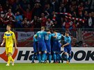 Fotblisté Arsenalu se radují z gólu, který dal na hiti BATE Borisov v...