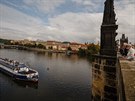 Místo na Karlov most, odkud údajn spadl do Vltavy herec Jan Tíska. (25....