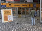 Výmna eskalátor na devt msíc uzavela vstup do metra na Andlu