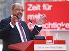 Bhem svého projevu se Schulz pustil i do kritiky Merkelové. (23. záí 2017)