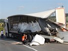 Na železničním přejezdu u Obrataně na Pelhřimovsku  se srazil kamion s osobním...