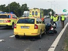 Na dálnici D1 na okraji Prahy se srazilo auto s motorkou. (20.9.2017)
