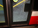 Na autobus s cestuj�c�mi n�kdo vyst�elil (27.9.2017)