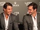 Rafael Nadal (vlevo) a Roger Federer, dv hlavní hvzdy Laver Cupu