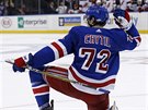 Filip Chytil z New York Rangers slaví svj vítzný gól z pípravy proti New...