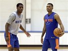 Xavier Rathan-Mayes (vpravo) a Damyean Dotson bojují o místo v kádru NY Knicks.